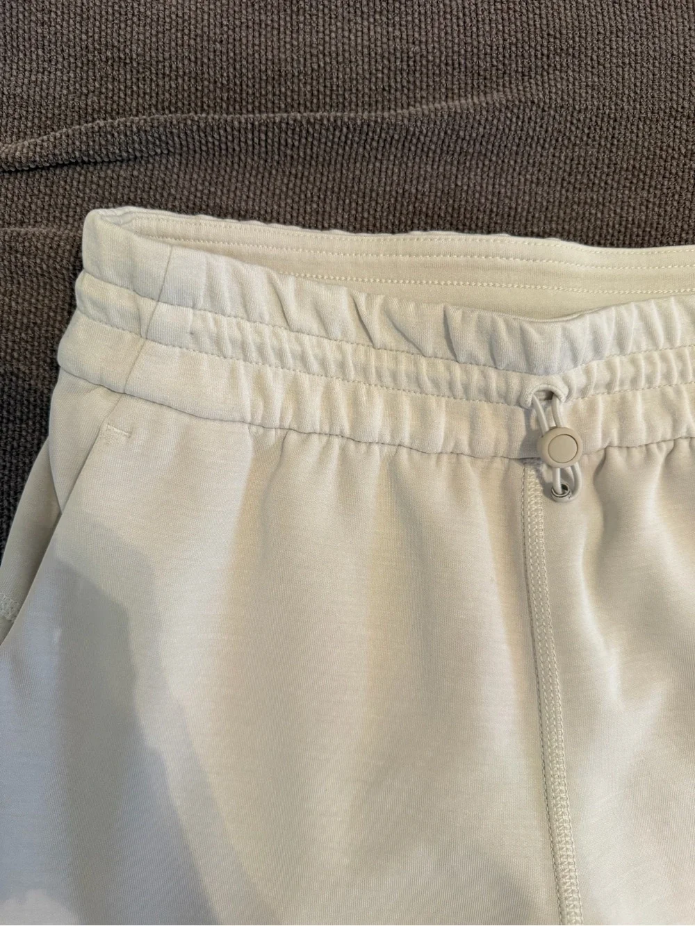 Lululemon Softstreme High-Rise Cropped Pant in Bone- Size 4